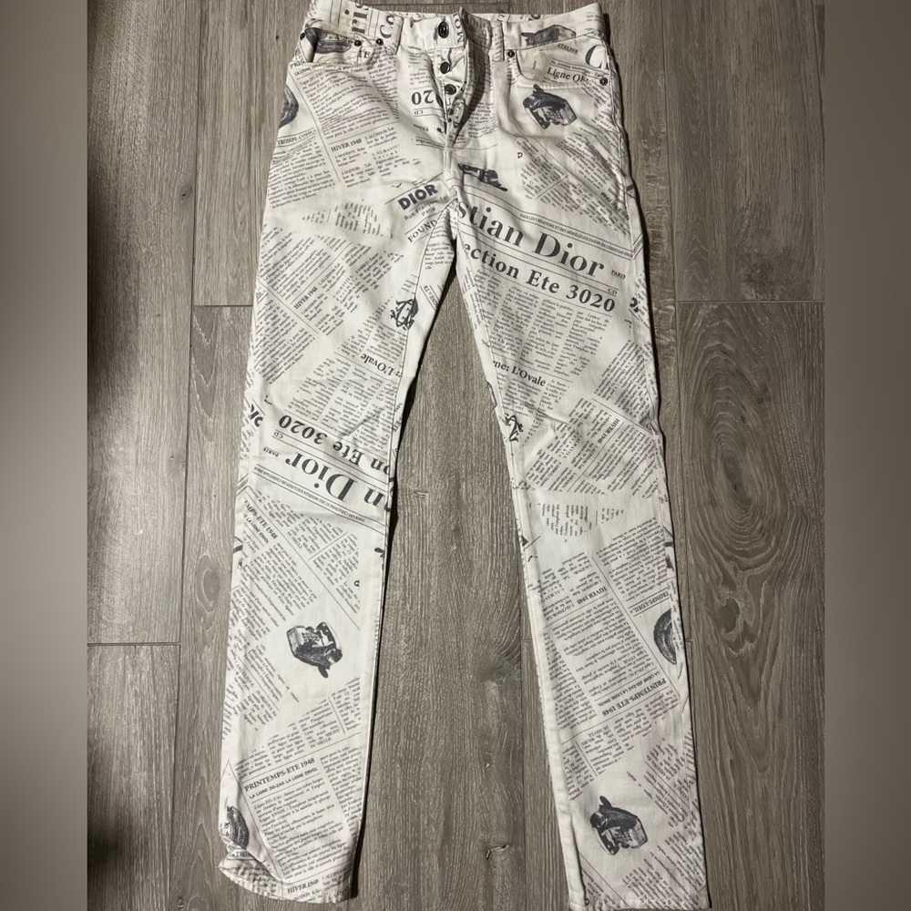 White Daniel Arsham x Dior edition newspaper jeans